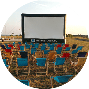 benefit-ekran-reklamowy-kino-plenerowe-na-plazy